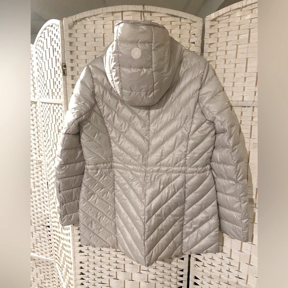 Like New White/Silver Hooded Quilted Anorak Packable from French Connection - Picture 5 of 11
